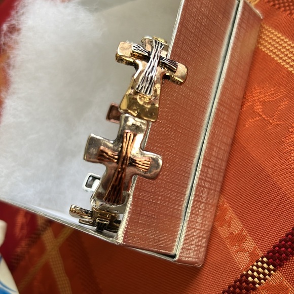 Cross bracelet! - Picture 4 of 4